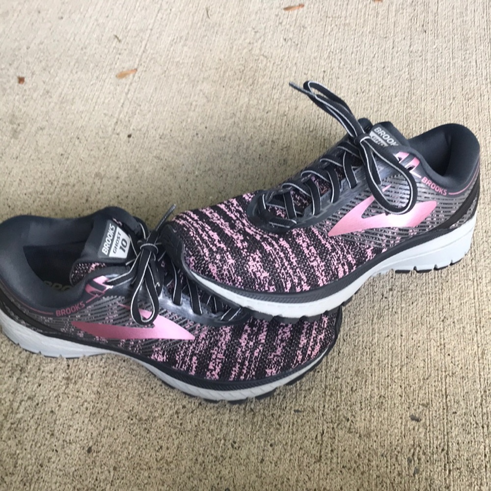 Brooks running shoes women’s 9.5 NEW!!!